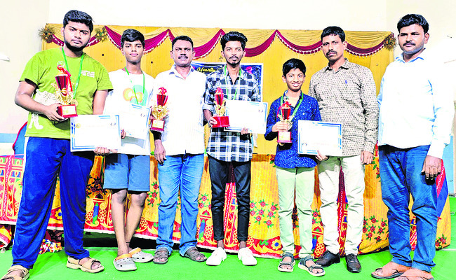 రేపు సిద్ధేశ్వరాలయంలో వేలం2