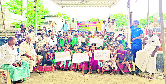వీరన్న సన్నిధిలో తొలి ఏకాదశి సందడి..
2