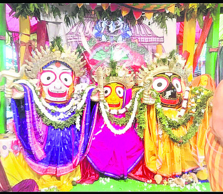 దేవతామూర్తులకు పూజలు 1