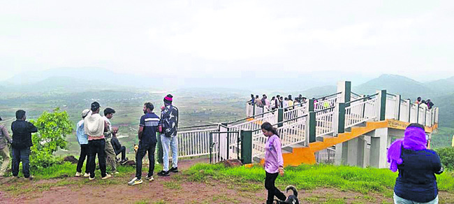 పర్యాటకులకు నిరాశ1