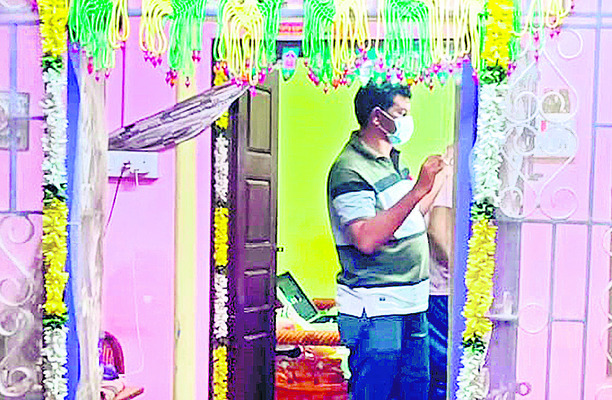 చోరీపై క్లూస్టీం విచారణ 1