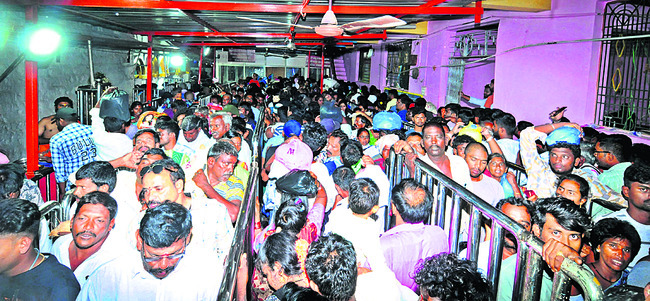కుళ్లాయిస్వామి క్షేత్రం.. భక్తజన సాగరం 2
