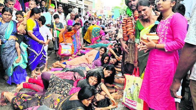 కుళ్లాయిస్వామి క్షేత్రం.. భక్తజన సాగరం 1