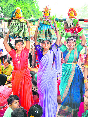 జగజ్జననికి జేజేలు 1