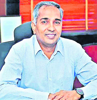 గవర్నర్, ఐఐసీటీ డైరెక్టర్ రాక 1