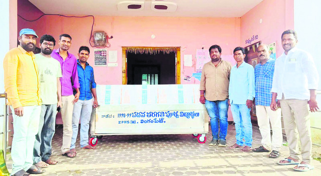 గ్రామ పంచాయతీకి బాడీ ఫ్రీజర్ వితరణ1