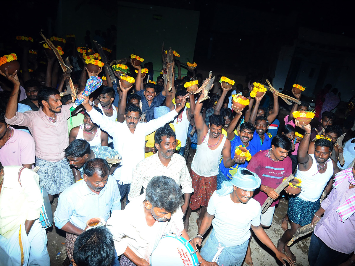 Gugudu Kullai Swamy Temple At Anantapur Photos22