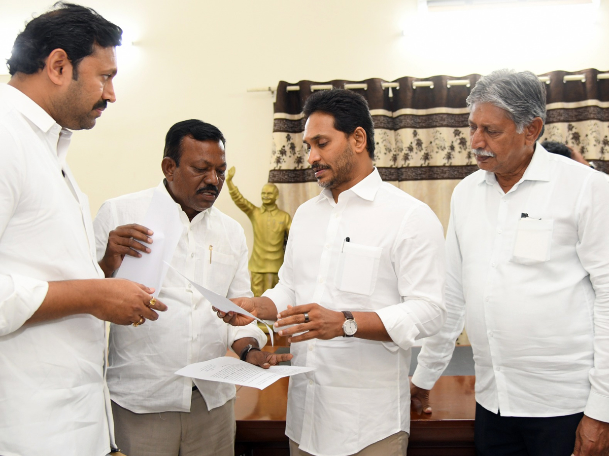 ysrcp president ys jagan mohan reddy pulivendula tour8