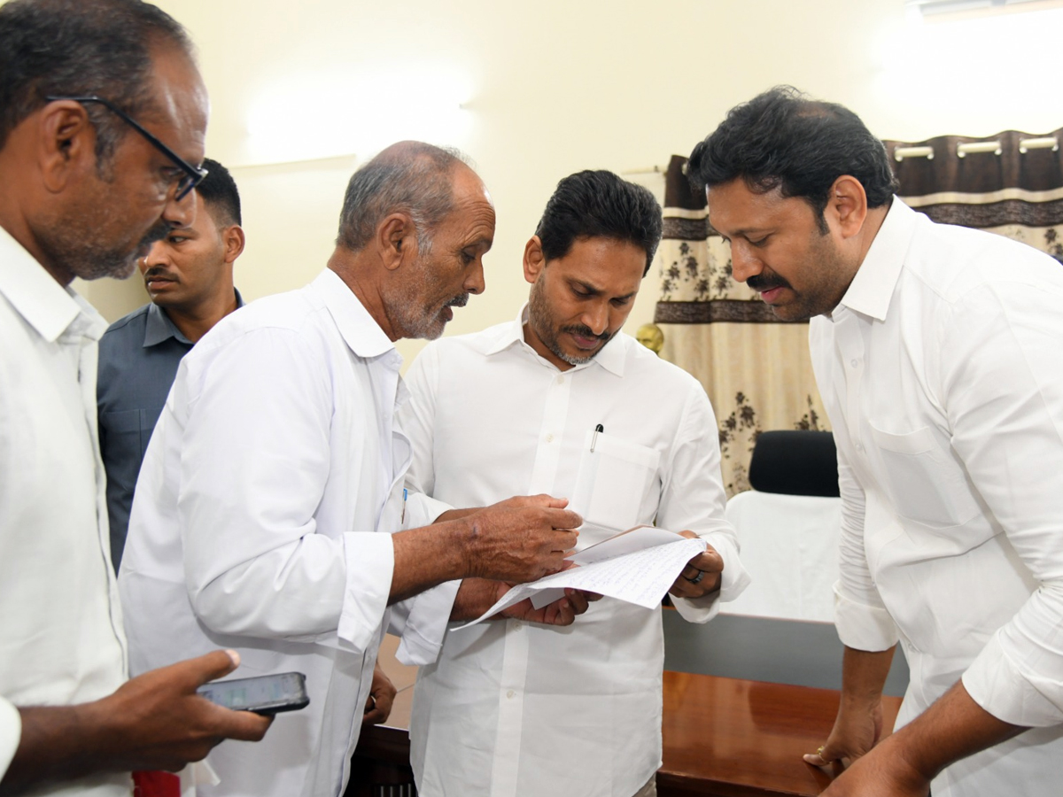 ysrcp president ys jagan mohan reddy pulivendula tour10
