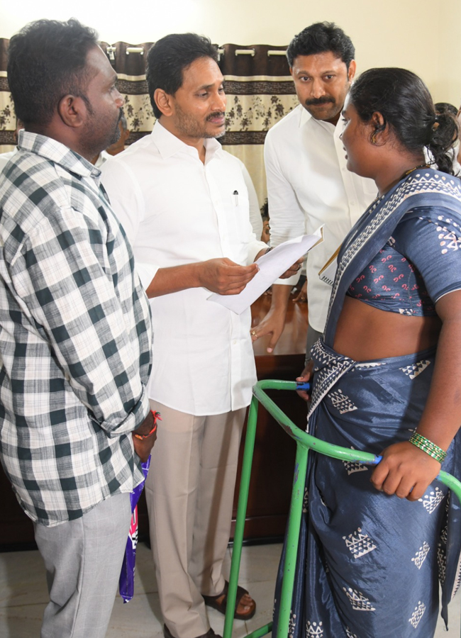 ysrcp president ys jagan mohan reddy pulivendula tour13
