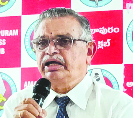 కలెక్టరేట్ వద్ద ఉద్యాన సహాయకురాలి ధర్నా
1