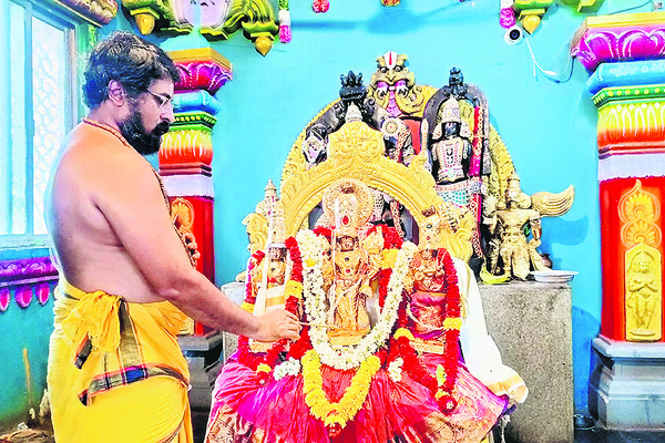 రామయ్యకు ముత్తంగి అలంకరణ1