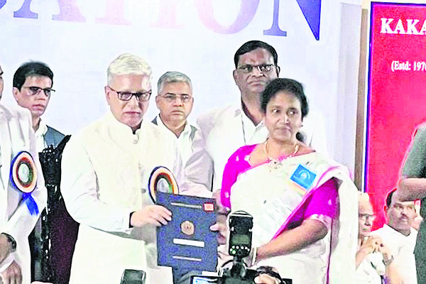 దుగినేపల్లి వాసికి డాక్టరేట్‌1