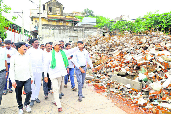 ‘మారెళ్లపాడు’ పనుల్లో వేగం పెంచాలి1