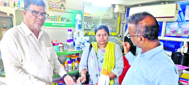 ఫర్టిలైజర్ దుకాణం తనిఖీ
1