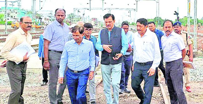 అభివృద్ధి పనులు పరిశీలించిన రైల్వే జీఎం1