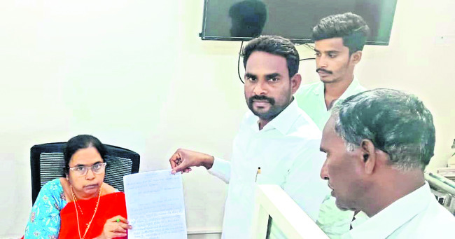 ఫిర్యాదులను త్వరగా పరిష్కరించాలి 2