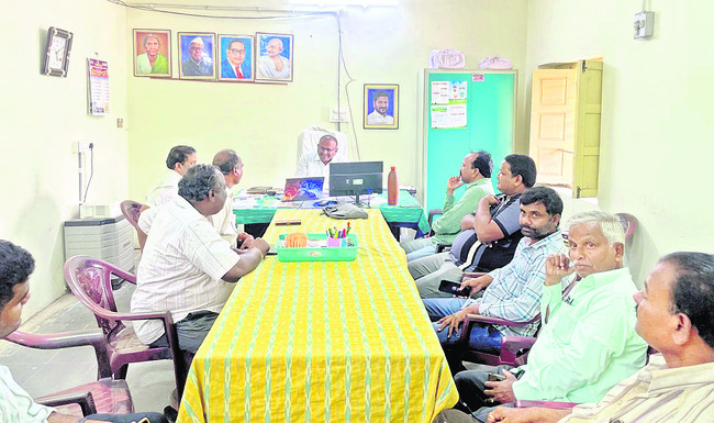 పాఠశాలను సందర్శించిన జడ్జి1