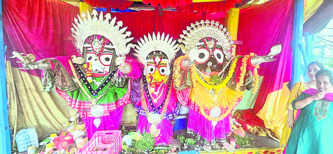 దేవతా మూర్తులకు స్వర్ణాలంకరణ 1
