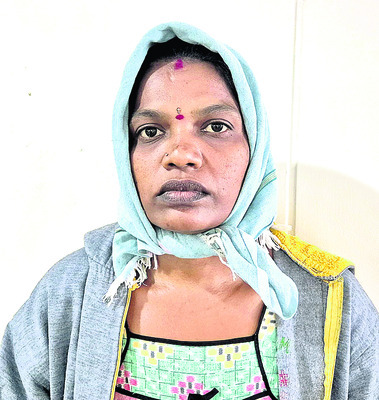 బురద.. గుంతలు14