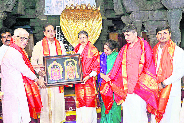 శ్రీవారి సేవలో తమిళనాడు గవర్నర్ 1