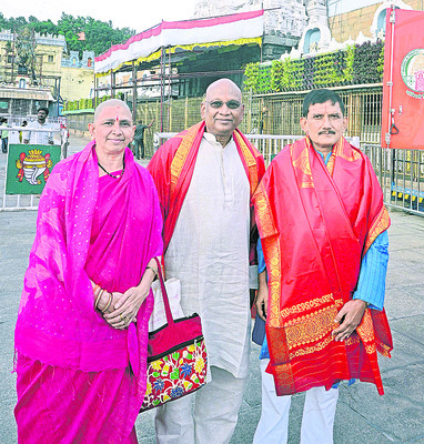 శ్రీవారి సేవలో తమిళనాడు గవర్నర్ 2