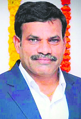 డీహెచ్కు సెలవు!2