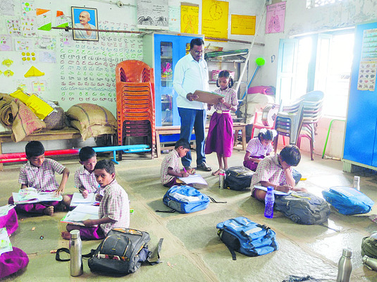 ఉపాధ్యాయులు సమయపాలన పాటించాలి 1