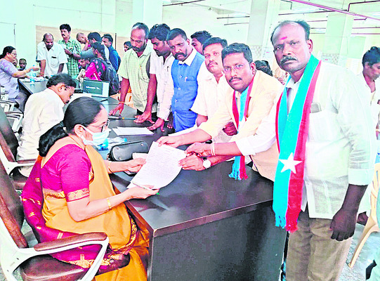 అర్జీలకు పరిష్కారం చూపండి1