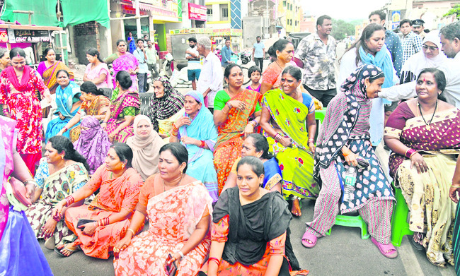 దిగొచ్చిన మద్యం వ్యాపారి 1