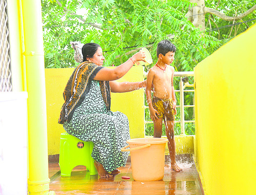 బురద.. గుంతలు9