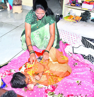 బురద.. గుంతలు7
