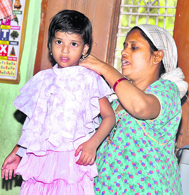 బురద.. గుంతలు3