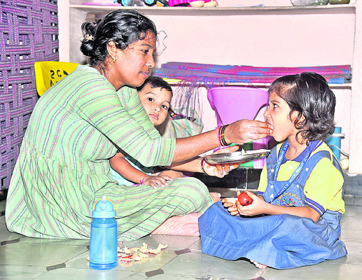 బురద.. గుంతలు8