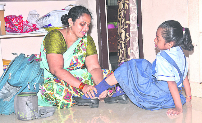 బురద.. గుంతలు5