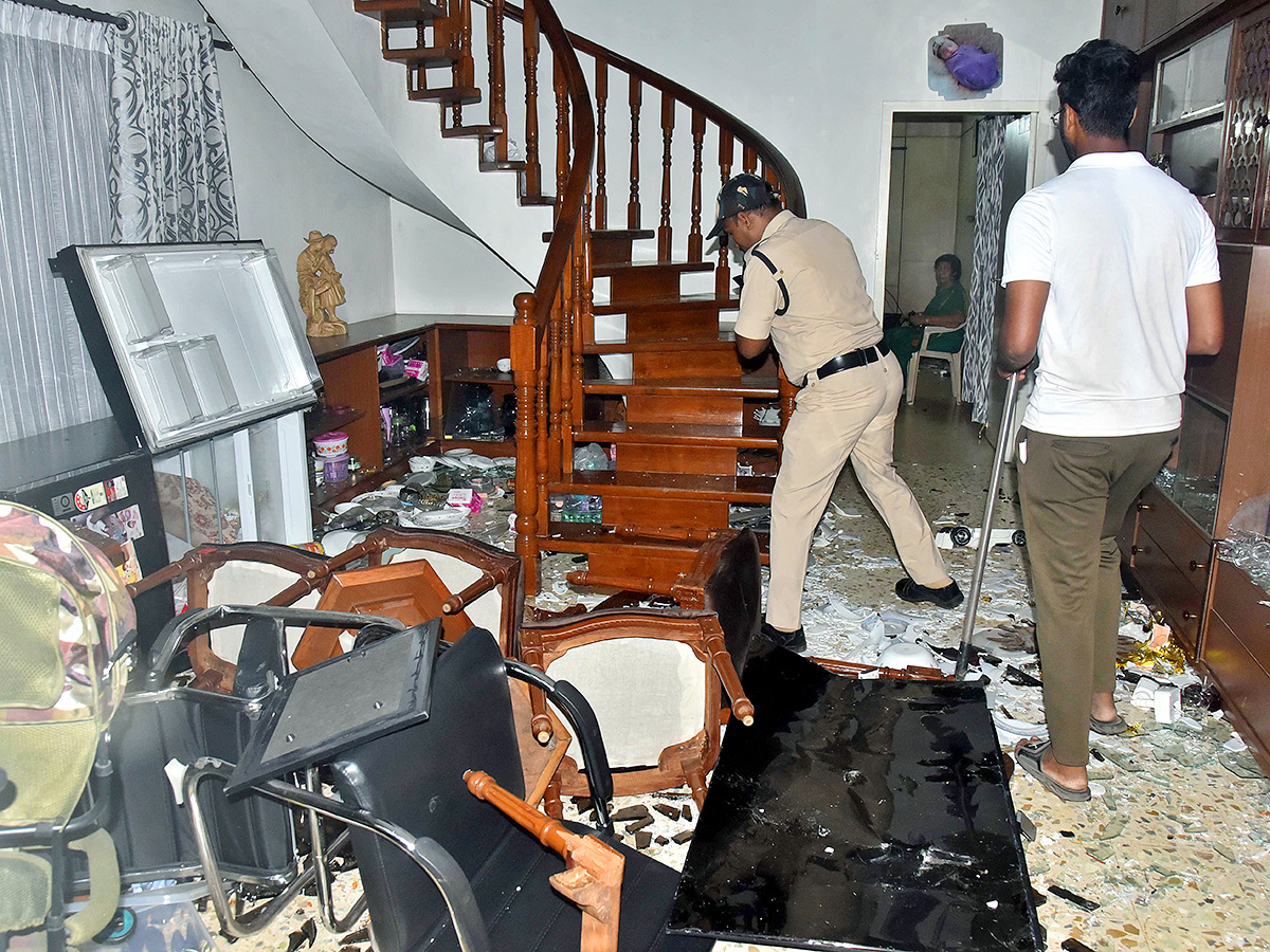 Nallapareddy Prasanna Kumar Reddy Fires On Kutami Over TDP Goons Attack10
