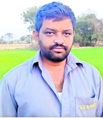 నీటి కోసం ఎదురుచూస్తున్నాం
1