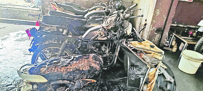 ఎస్‌బీఐ ఏటీఎం దగ్ధం 1