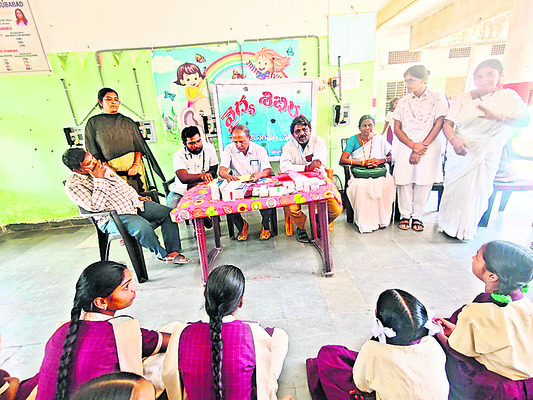 విద్యార్థులకు పౌష్టికాహారం అందించాలి1