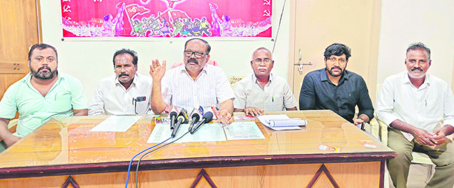 విద్యుదాఘాతంతో కౌలు రైతు మృతి 
1