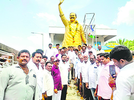నీరాజనం1