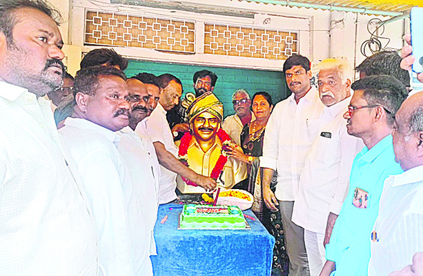 నీరాజనం3