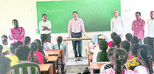 చట్టాలపై అవగాహన పెంచుకోవాలి
2