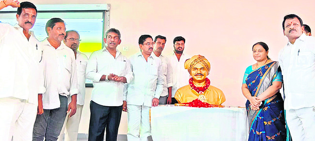 Venkatgiri: Neduramalli Ram Kumar and leaders paying tributes to ysr3