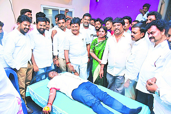 నీరాజనం1