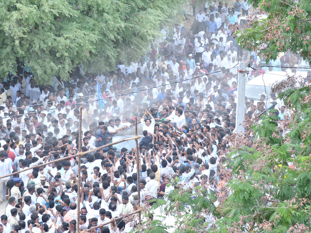 Heavy Public Crowd To Meet YS Jagan At Bangarupalyam Chittoor District Photos14