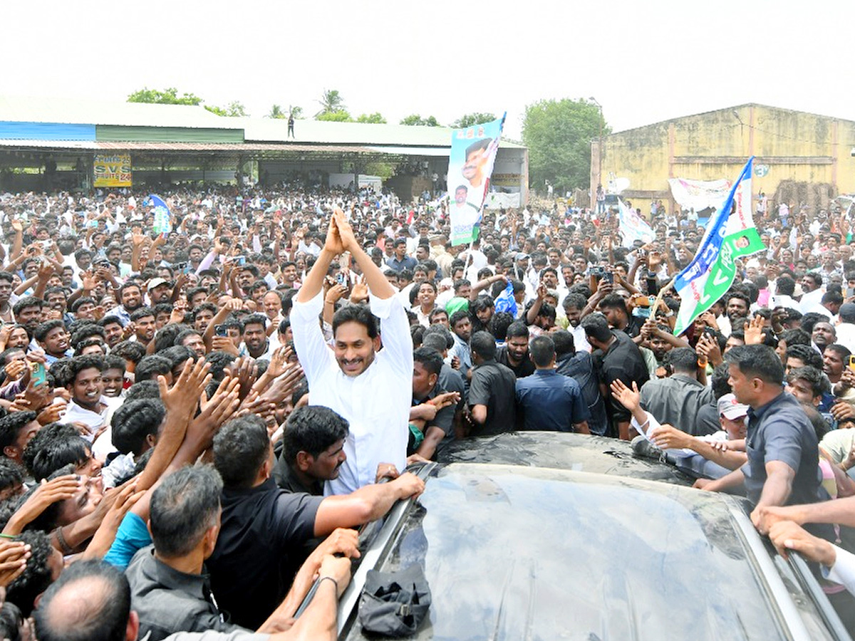 Heavy Public Crowd To Meet YS Jagan At Bangarupalyam Chittoor District Photos28
