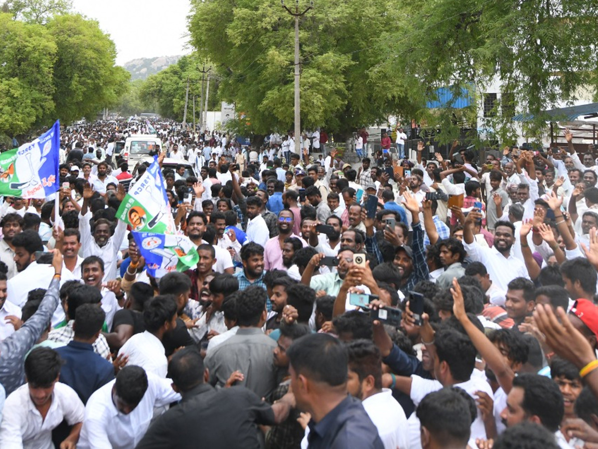 Heavy Public Crowd To Meet YS Jagan At Bangarupalyam Chittoor District Photos7