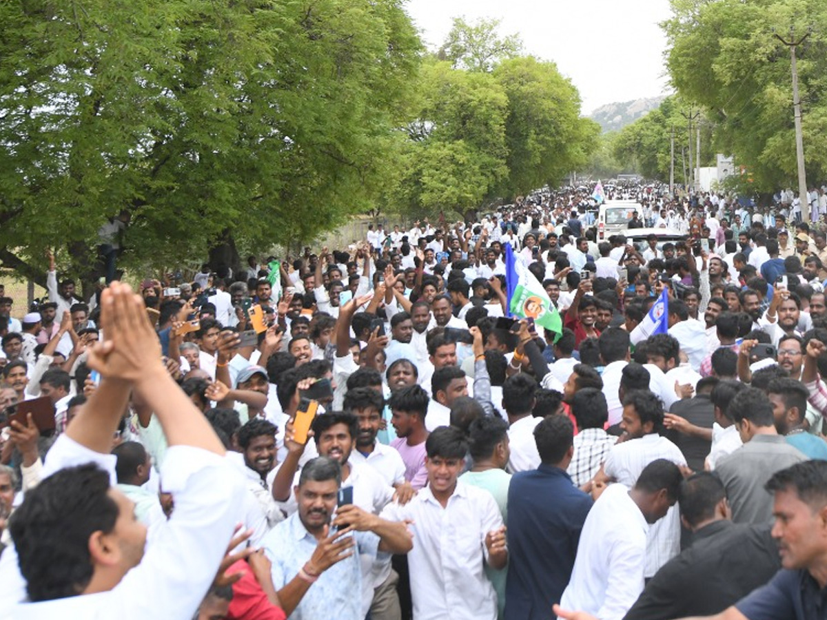 Heavy Public Crowd To Meet YS Jagan At Bangarupalyam Chittoor District Photos8