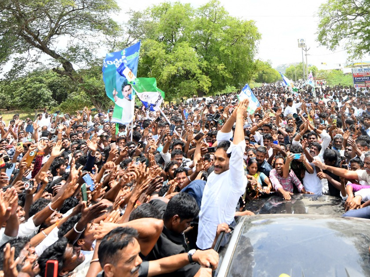 Heavy Public Crowd To Meet YS Jagan At Bangarupalyam Chittoor District Photos10